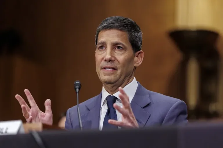 Fed: Tasas de interés no bajarán pronto, incluso con Warsh