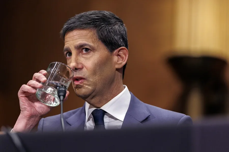 Fed: Tasas de interés no bajarán pronto, incluso con Warsh