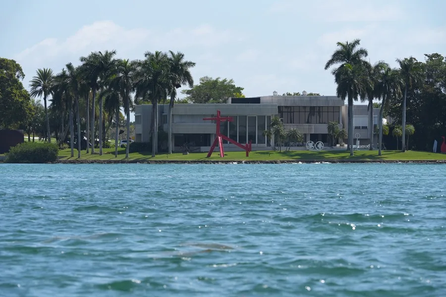 Impuesto a ricos avanza en California mientras millonarios se mudan