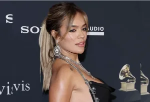 ¿Censura? Aconsejan a Karol G evitar hablar sobre ICE