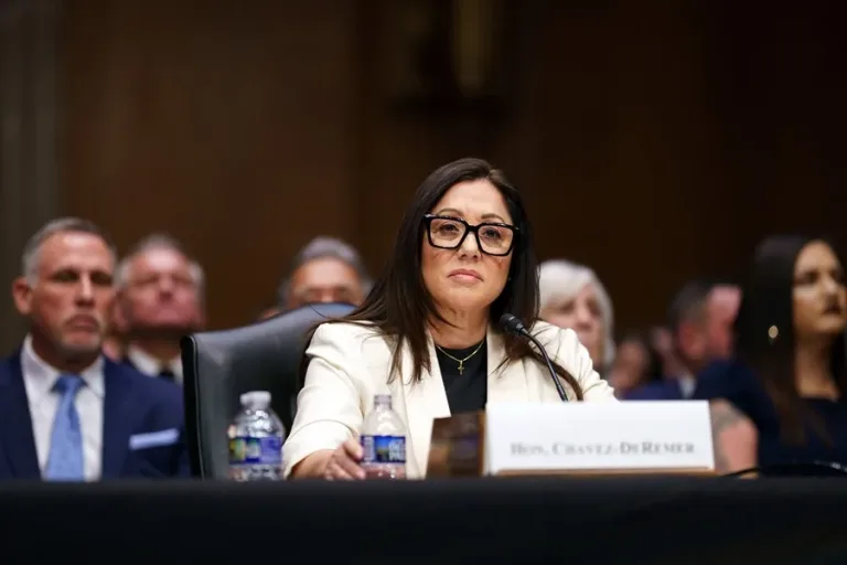 Renuncia secretaria de Trabajo de USA