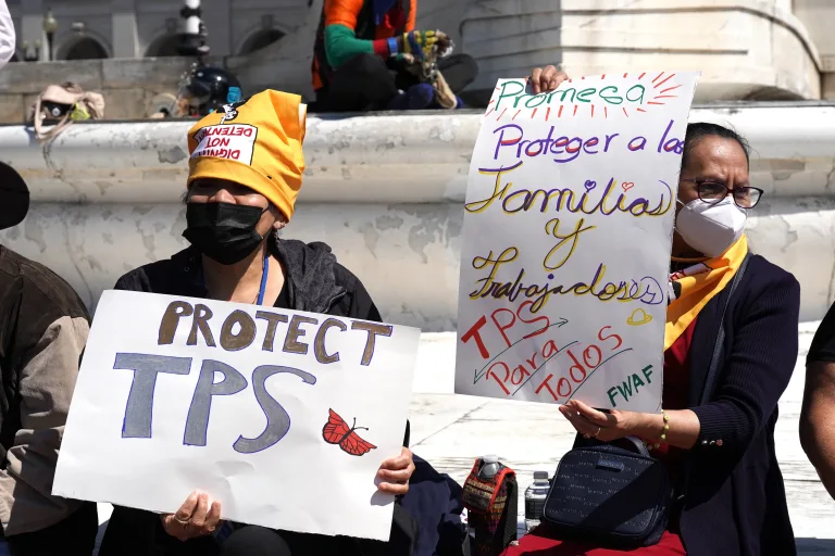 ¿Qué pasa si mi caso de asilo está pausado? Guía completa