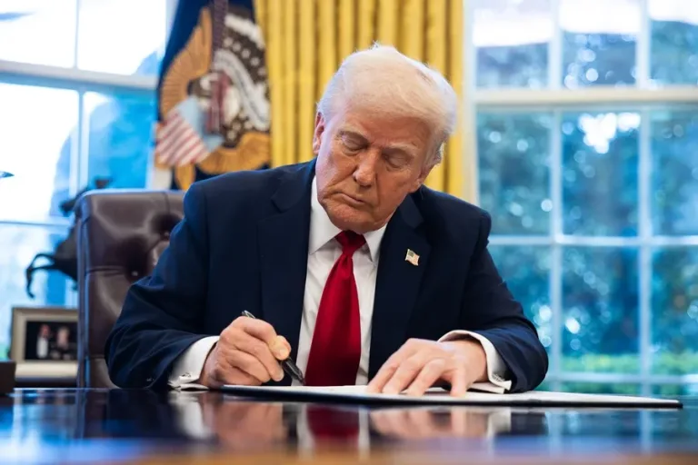 Trump endurece el voto por correo