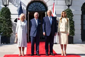 Trump recibe a Carlos III
