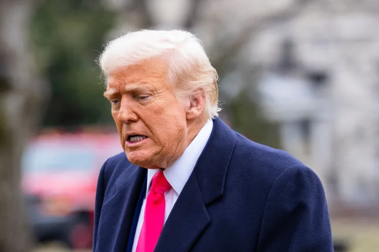 EN PORTADA: LA 25ª ENMIENDA Grupo bipartidista pidió que se invoque la 25ª Enmienda para destituir a Trump