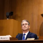 EN PORTADA: MIGRANTES SIN BANCA Estados Unidos exige prueba de ciudadanía para abrir cuentas bancarias.