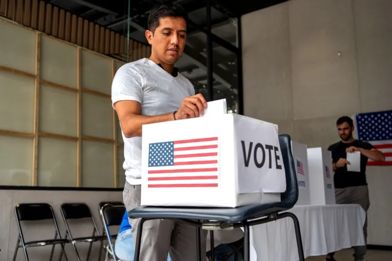 EN PORTADA: ELECCIONES EN LA MIRA Antes de las elecciones de medio término, el DOJ pone bajo la lupa las votaciones en tres estados clave.