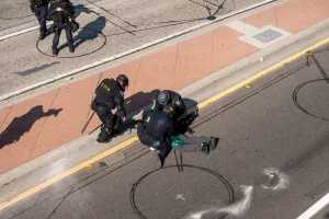 Tennessee: Inmigrantes saltan de un segundo piso al huir de ICE