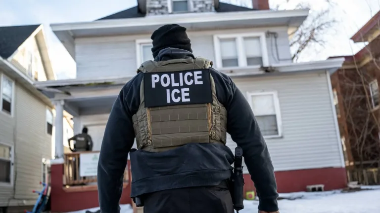 agentes entrar a casas