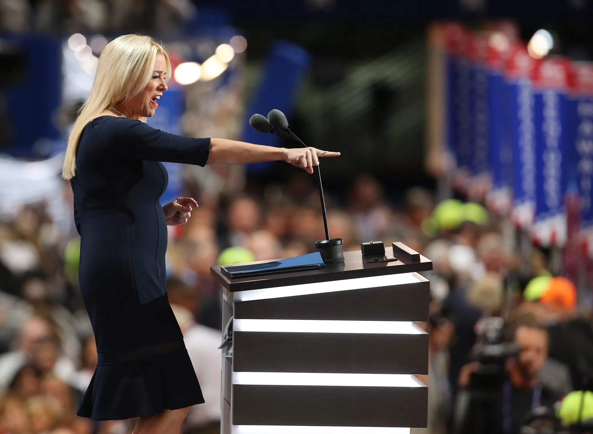 ¿Cómo Pam Bondi perdió el respaldo de Trump?