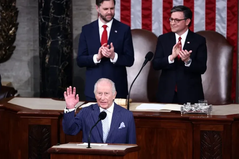 Carlos III pide la reconciliación con Estados Unidos