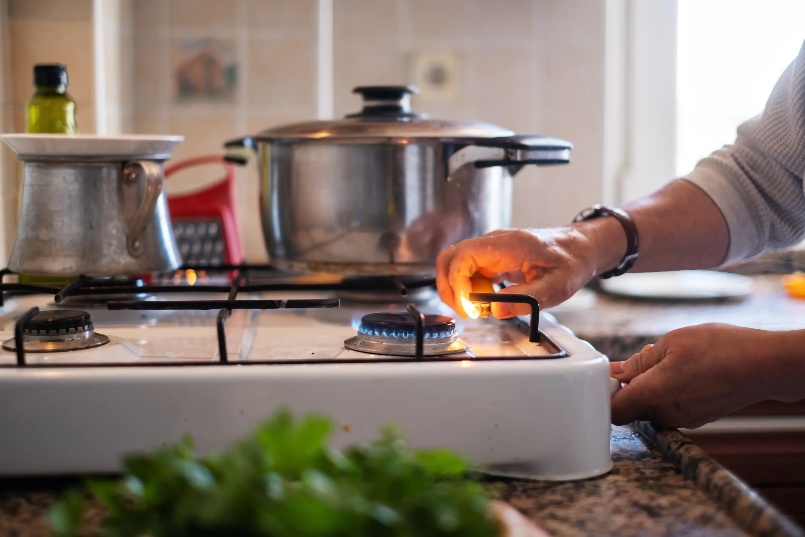 Gas en EE.UU. sube más rápido que la luz y la inflación