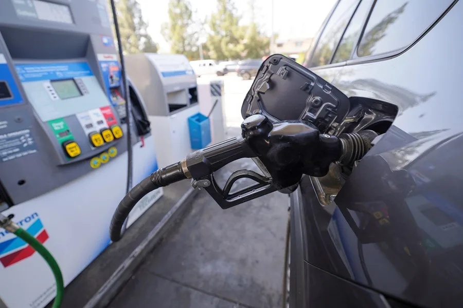 ¿Bajará la gasolina en California? Esto dicen los expertos