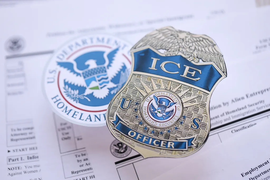 Atención: ¿cómo actuar si recibes una citación de ICE?