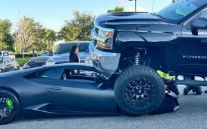 Una mujer arrolló con su camioneta a un Lamborghini en Florida