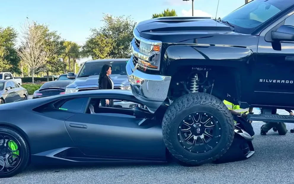 Una mujer arrolló con su camioneta a un Lamborghini en Florida