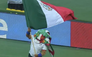 Medio portugués se disculpa tras burla a Himno Nacional de México