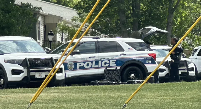 Carolina del Norte: Pelea detona tiroteo cerca de secundaria