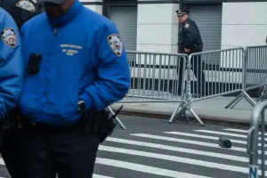 Trump ofrece $250 millones a policías que arresten migrantes