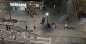 Washington D.C.: Adolescentes celebran fin de toque de queda