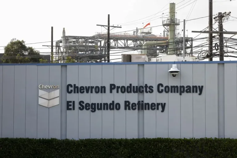 California pide no comprar en Chevron