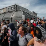 Choques prolongan huelga en el ICE