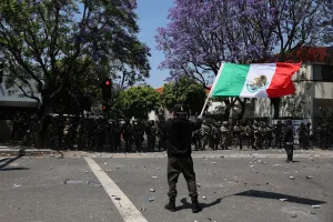 Denuncian redadas migratorias
