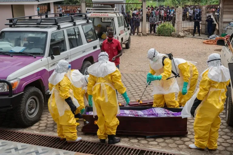 Falta de ayuda de Trump empeora crisis de ébola en el Congo