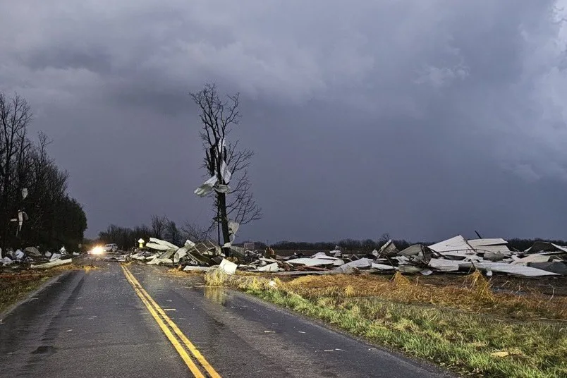 Emiten rara alerta de tornados