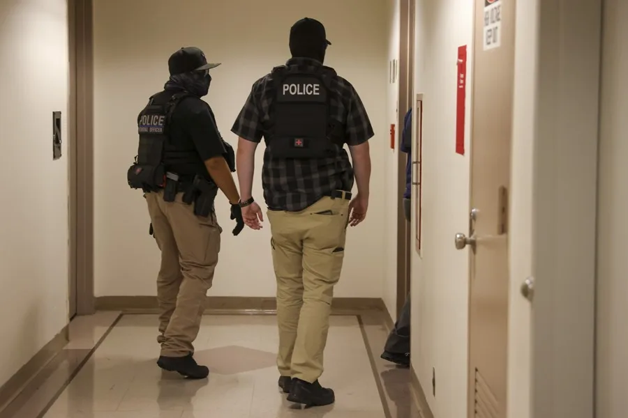 ICE detiene a persona pese a prohibición