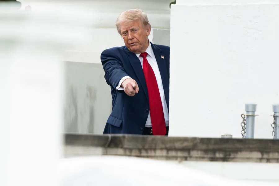 Trump arremete contra demócratas en su mensaje del Memorial Day