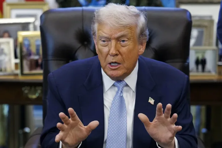 Trump "borrará de la faz de la tierra" a Irán si atacan buques
