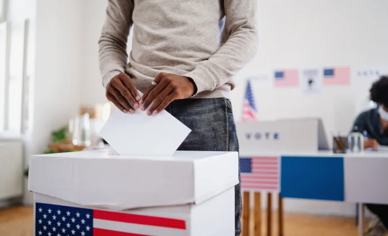 EN PORTADA: POLÉMICA EN TENNESSEE Tennessee aprueba un mapa electoral que elimina un distrito de mayoría negra.