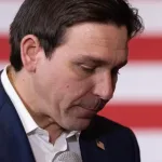 DeSantis promulga ley que limita influencia de países en Florida