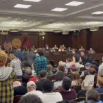 Estallan protestas en Tennessee tras eliminar el único distrito de mayoría negra