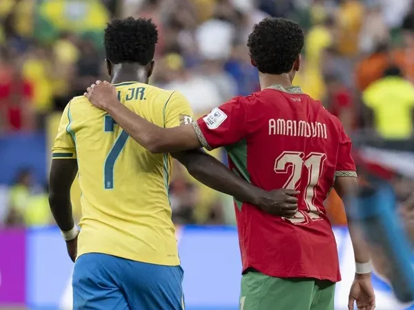 Vinícius Júnior salva a un flojo Brasil en el Mundial
