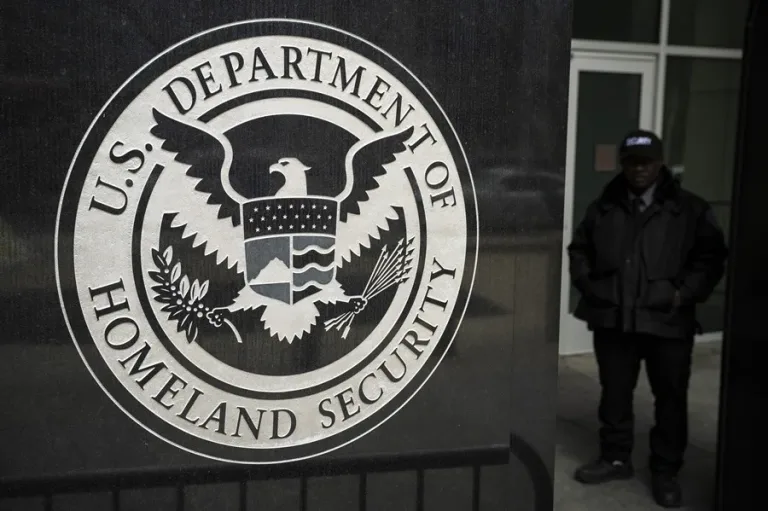 DHS aclara que no tienes que dejar USA