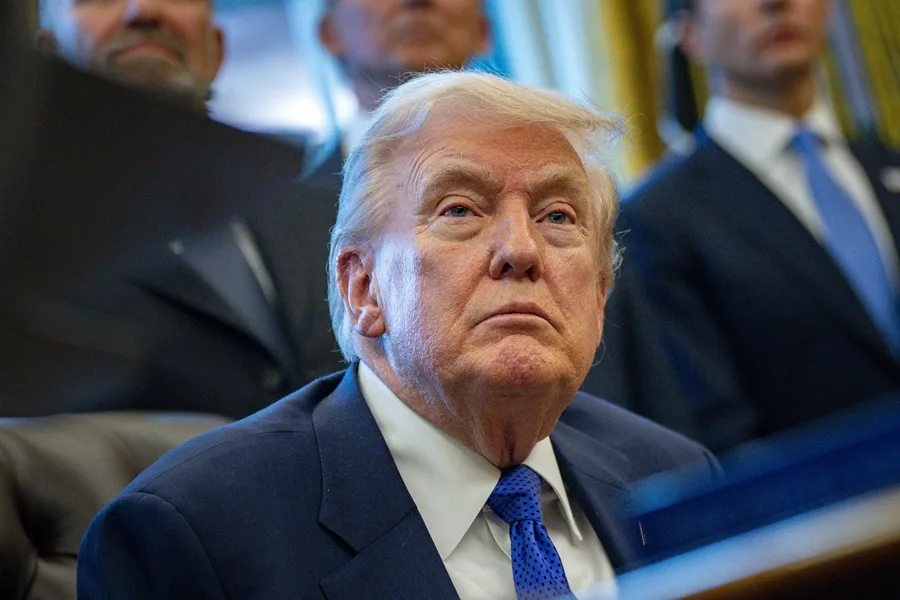 Trump estalla por voto que frena