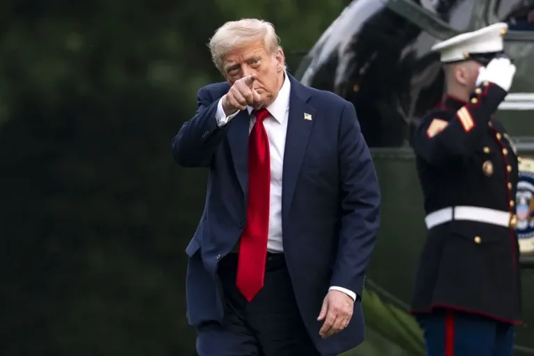 Trump cumple 80 años entre dudas sobre su salud mental