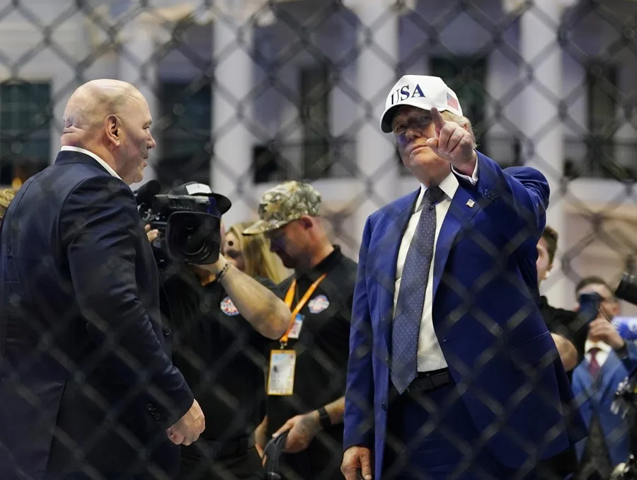"Michelle Obama es hombre": El insulto en la fiesta de Trump