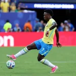 Vinícius Júnior salva a un flojo Brasil en el Mundial