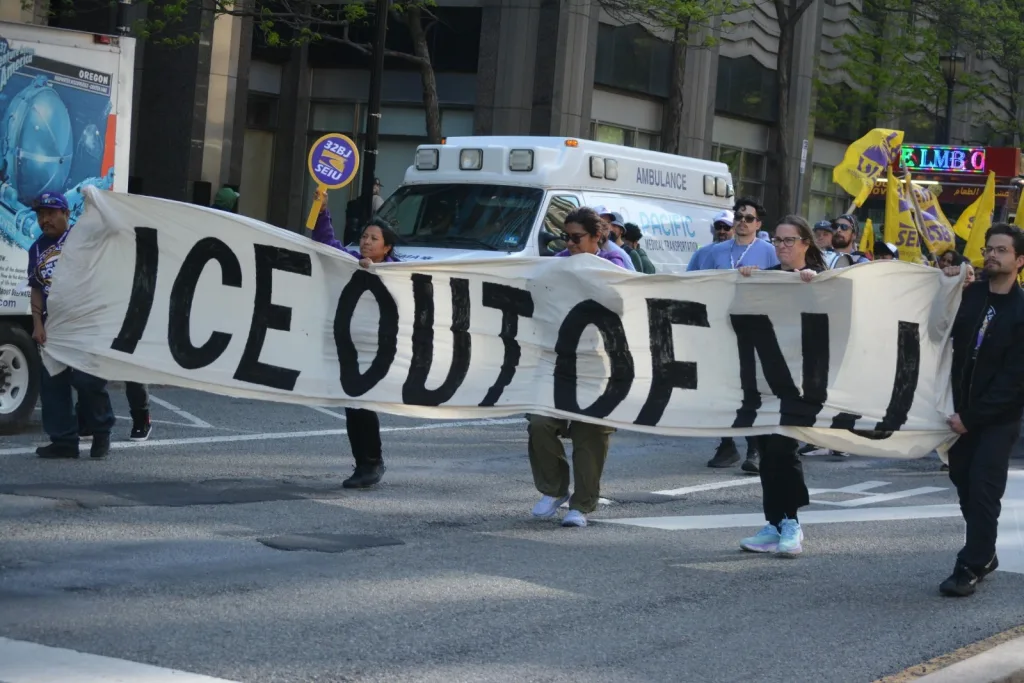 EN PORTADA: CAOS EN NEWARK Newark presentará demanda para clausurar el centro de ICE en Delaney Hall ante protestas