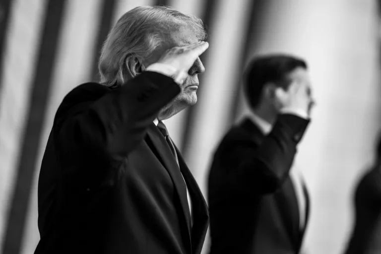 EN PORTADA: EL ACUERDO CON IRS Trump cancela el fondo a sus aliados, pero conserva beneficios fiscales para él y su familia.