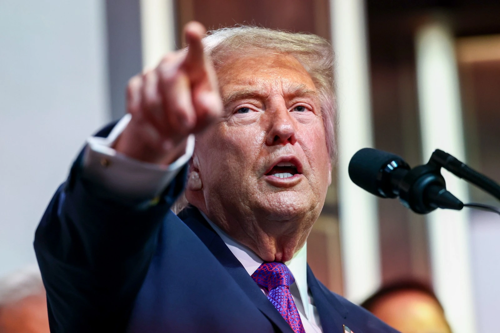 EN PORTADA: SIN PRUEBAS Trump denuncia “fraude” en California y abandona entrevista de NBC News