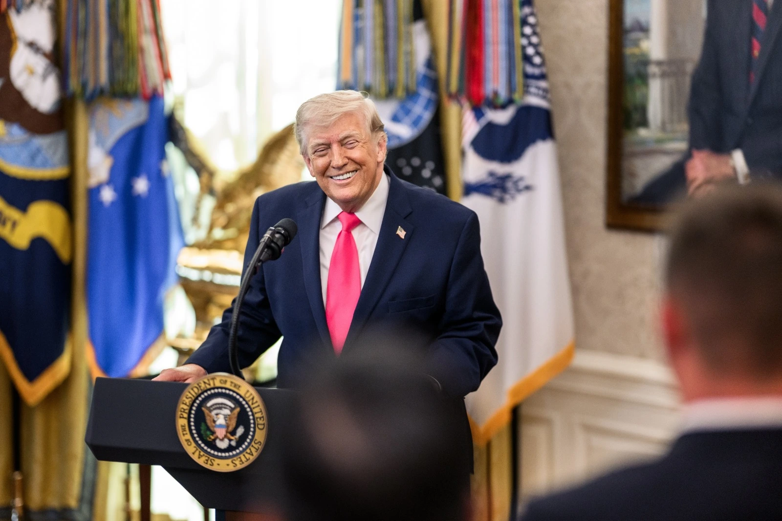 EN PORTADA: FESTEJO EN LA CASA BLANCA Trump celebra su cumpleaños 80 con combate de la UFC en la Casa Blanca.